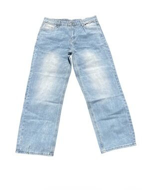 Light Wash Men’s Relaxed Fit Jeans